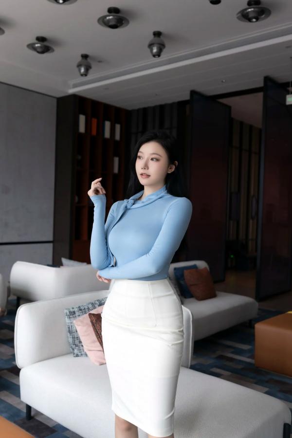    安然anran 蓝色柔情：室内私房美图，精致面容下的完美性感身姿第2张图片