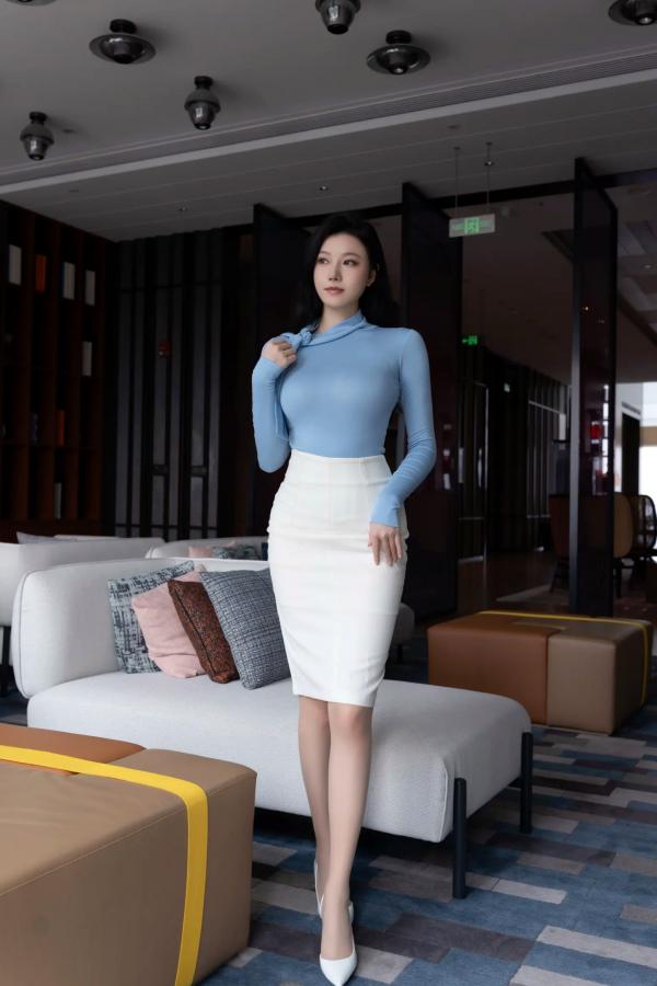    安然anran 蓝色柔情：室内私房美图，精致面容下的完美性感身姿第3张图片