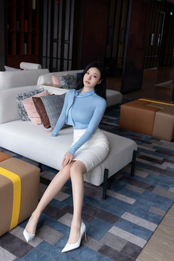    安然anran 蓝色柔情：室内私房美图，精致面容下的完美性感身姿第4张图片
