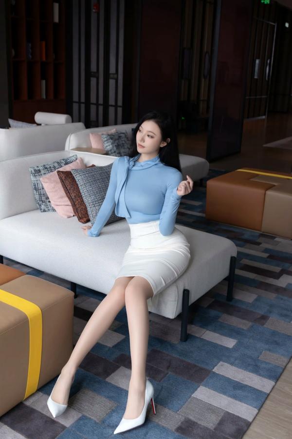   安然anran 蓝色柔情：室内私房美图，精致面容下的完美性感身姿第7张图片