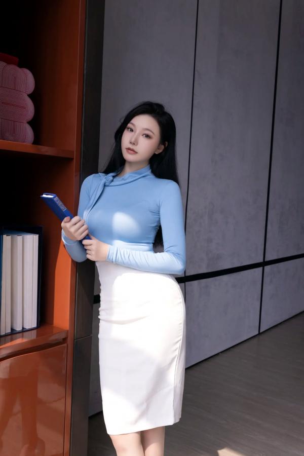    安然anran 蓝色柔情：室内私房美图，精致面容下的完美性感身姿第9张图片
