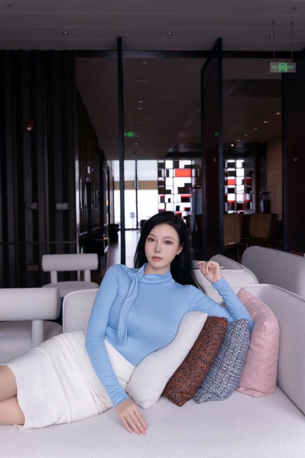    安然anran 蓝色柔情：室内私房美图，精致面容下的完美性感身姿第11张图片