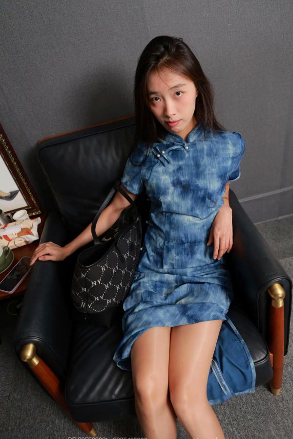    IESS异思趣向 小九《旗袍油亮丝》——丝袜美腿与足部特写的极致诱惑，肉丝质感细腻，居家优雅足尖美学第12张图片