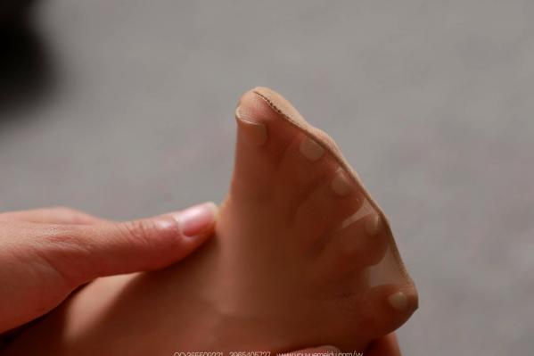    IESS异思趣向 小九《旗袍油亮丝》——丝袜美腿与足部特写的极致诱惑，肉丝质感细腻，居家优雅足尖美学第41张图片