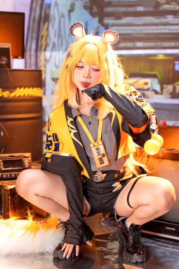    PoppaChan - Ju Fufu -《绝区零》角色扮演，精致金发猫耳造型与性感私房写真，极致还原第9张图片