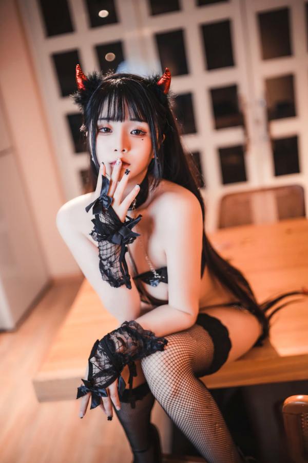    落落Raku万圣节不给糖就捣蛋，暗黑系恶魔角色扮演大尺度私房写真第46张图片