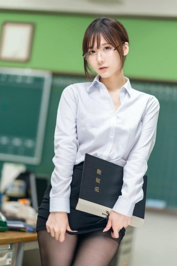    けん研(けんけん) 如果她是老师：校园课堂眼镜教师制服角色扮演写真第15张图片