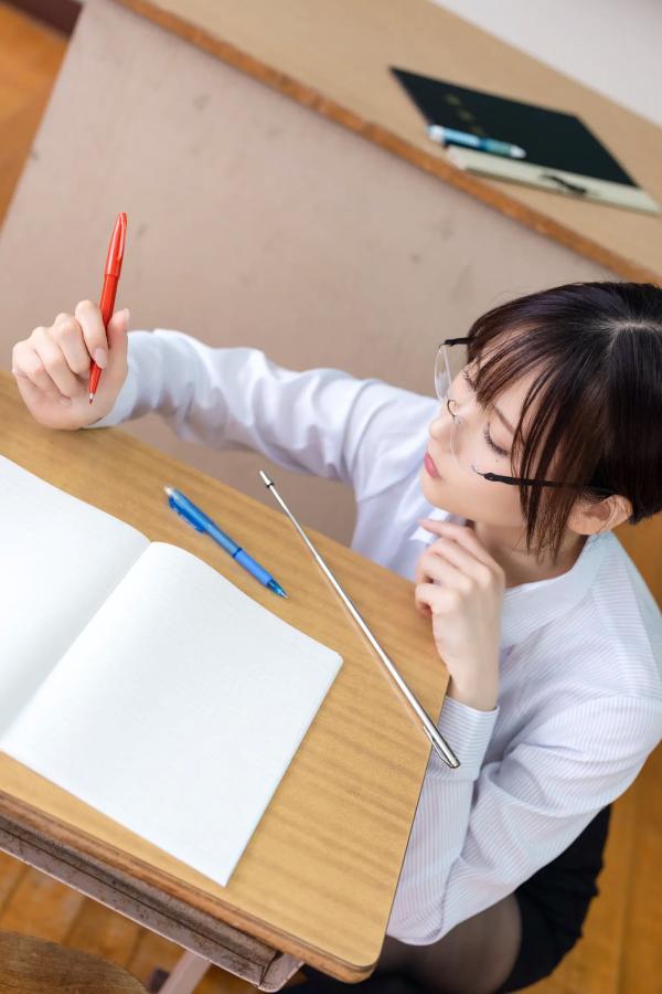   けん研(けんけん) 如果她是老师：校园课堂眼镜教师制服角色扮演写真第22张图片