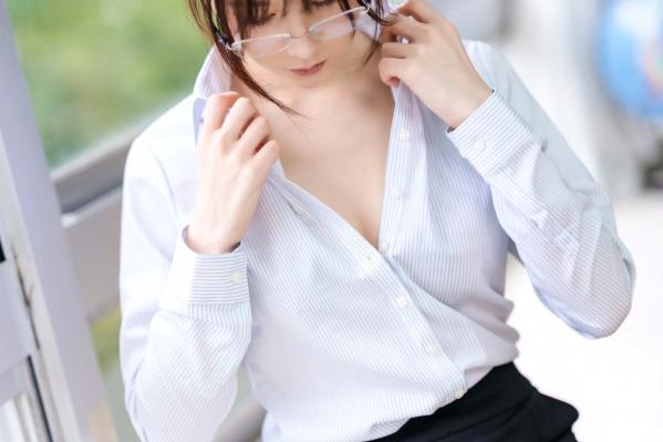    けん研(けんけん) 如果她是老师：校园课堂眼镜教师制服角色扮演写真第43张图片