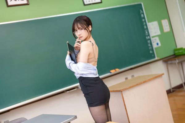    けん研(けんけん) 如果她是老师：校园课堂眼镜教师制服角色扮演写真第51张图片
