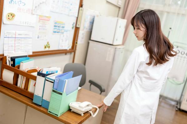    けん研(けんけん) 如果她是老师：校园课堂眼镜教师制服角色扮演写真第83张图片