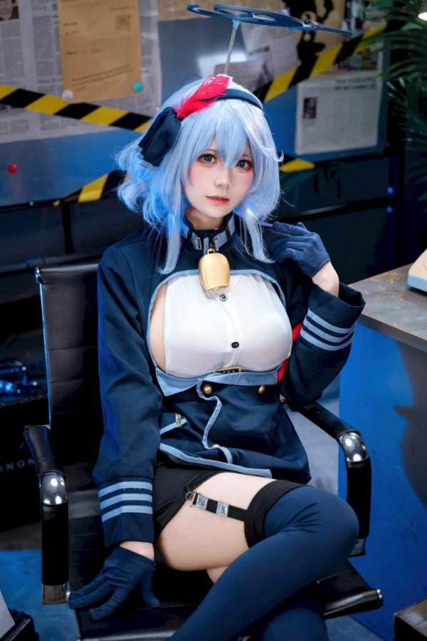    九柒喵：蔚蓝档案天雨亚子制服COS，办公室风情尽显角色诱惑魅力 [46P]第3张图片