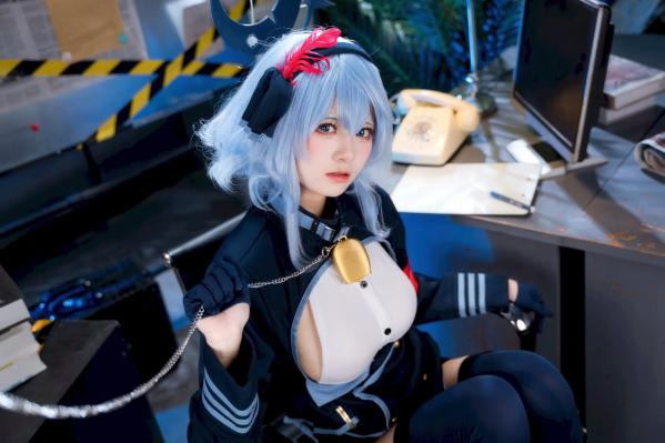    九柒喵：蔚蓝档案天雨亚子制服COS，办公室风情尽显角色诱惑魅力 [46P]第4张图片
