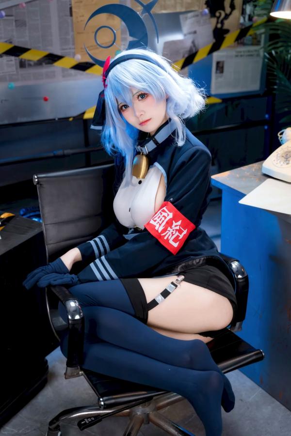    九柒喵：蔚蓝档案天雨亚子制服COS，办公室风情尽显角色诱惑魅力 [46P]第5张图片