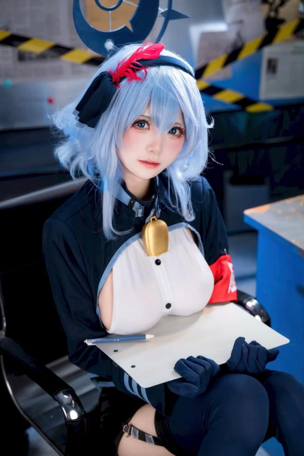    九柒喵：蔚蓝档案天雨亚子制服COS，办公室风情尽显角色诱惑魅力 [46P]第7张图片