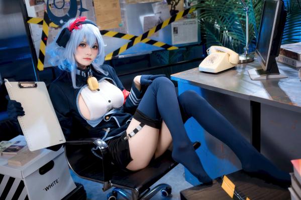    九柒喵：蔚蓝档案天雨亚子制服COS，办公室风情尽显角色诱惑魅力 [46P]第9张图片