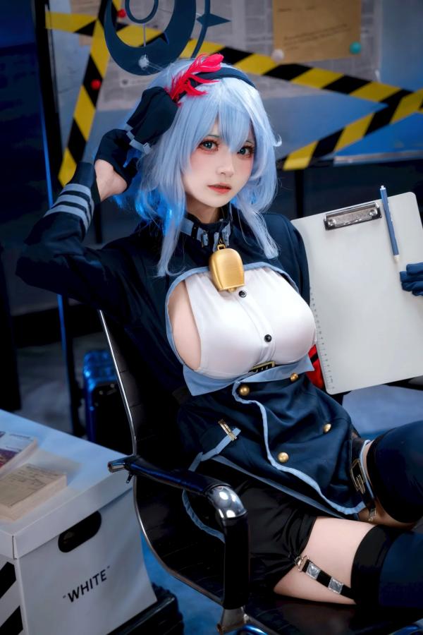   九柒喵：蔚蓝档案天雨亚子制服COS，办公室风情尽显角色诱惑魅力 [46P]第11张图片