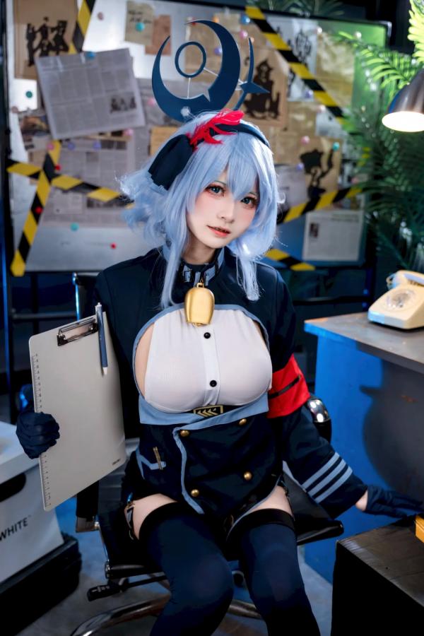    九柒喵：蔚蓝档案天雨亚子制服COS，办公室风情尽显角色诱惑魅力 [46P]第13张图片