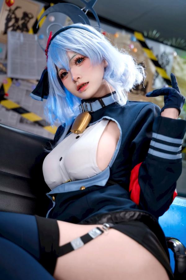    九柒喵：蔚蓝档案天雨亚子制服COS，办公室风情尽显角色诱惑魅力 [46P]第14张图片