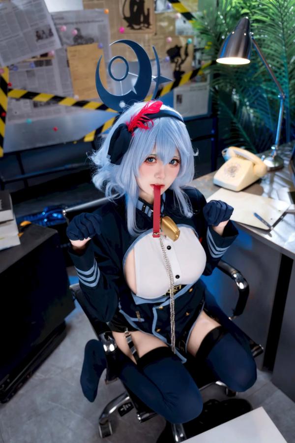    九柒喵：蔚蓝档案天雨亚子制服COS，办公室风情尽显角色诱惑魅力 [46P]第17张图片