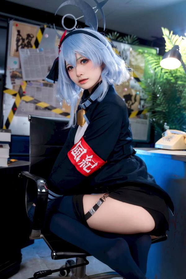    九柒喵：蔚蓝档案天雨亚子制服COS，办公室风情尽显角色诱惑魅力 [46P]第23张图片