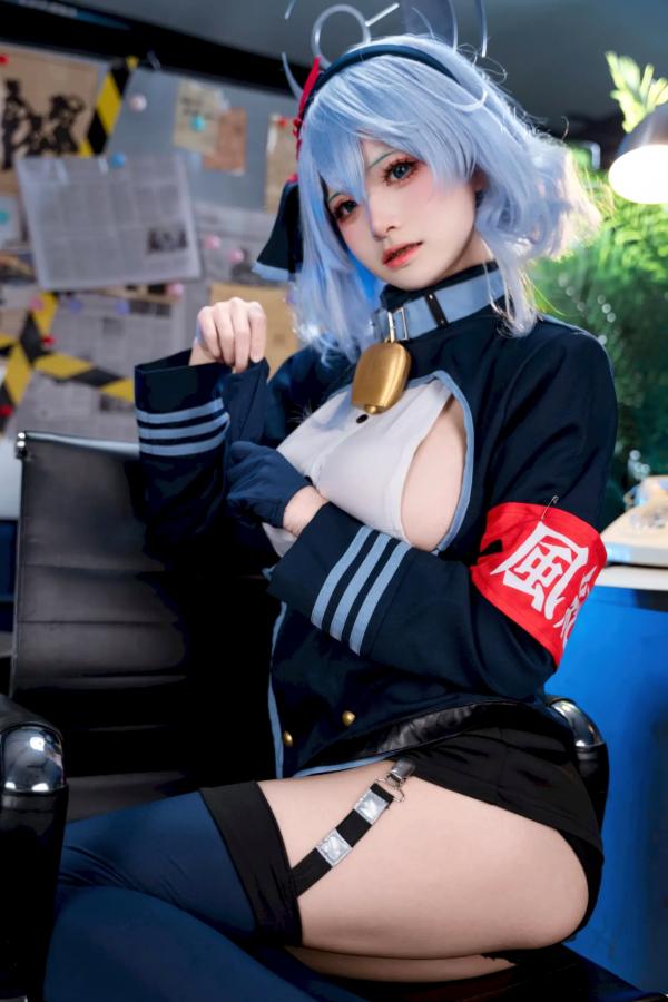    九柒喵：蔚蓝档案天雨亚子制服COS，办公室风情尽显角色诱惑魅力 [46P]第24张图片