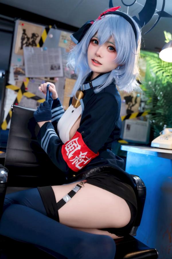    九柒喵：蔚蓝档案天雨亚子制服COS，办公室风情尽显角色诱惑魅力 [46P]第25张图片