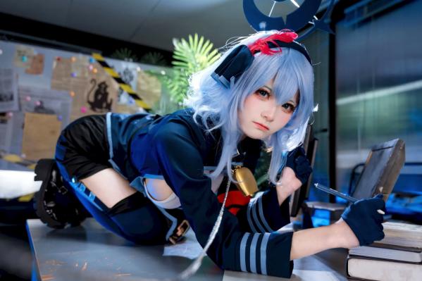    九柒喵：蔚蓝档案天雨亚子制服COS，办公室风情尽显角色诱惑魅力 [46P]第26张图片