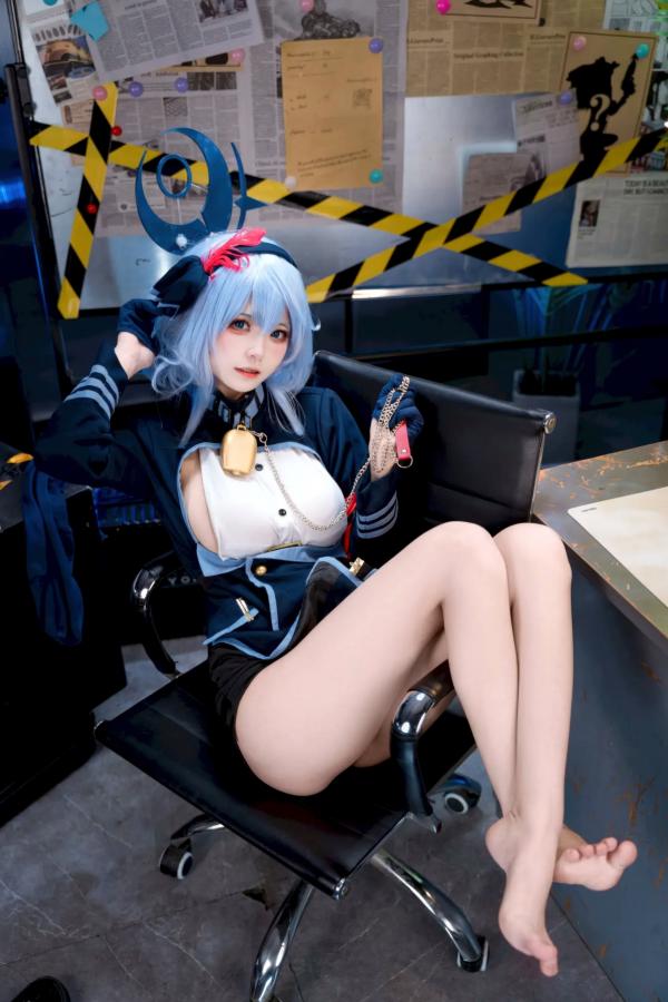    九柒喵：蔚蓝档案天雨亚子制服COS，办公室风情尽显角色诱惑魅力 [46P]第30张图片