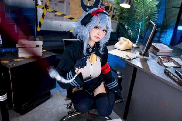    九柒喵：蔚蓝档案天雨亚子制服COS，办公室风情尽显角色诱惑魅力 [46P]第32张图片