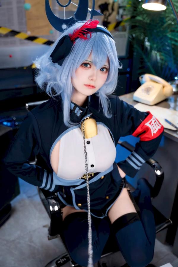    九柒喵：蔚蓝档案天雨亚子制服COS，办公室风情尽显角色诱惑魅力 [46P]第33张图片