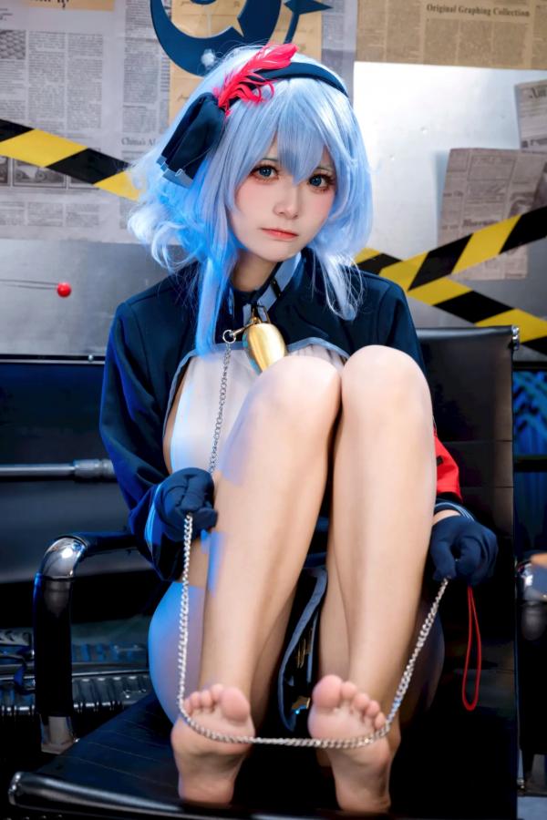    九柒喵：蔚蓝档案天雨亚子制服COS，办公室风情尽显角色诱惑魅力 [46P]第36张图片