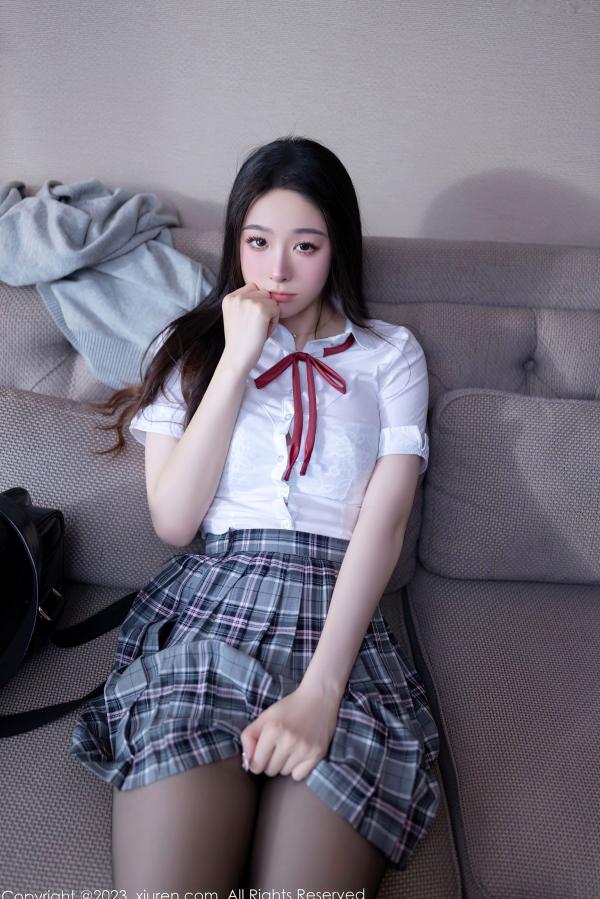    XiuRen秀人网-7809-小逗逗：白衬衫格子裙化身清纯学妹，大胆制服诱惑私房照，黑丝美腿极致诱惑第8张图片