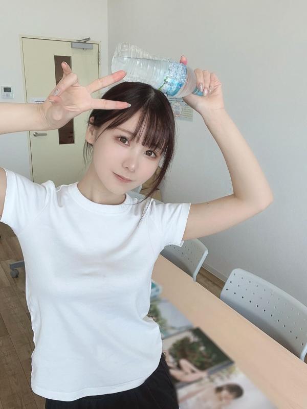    けん研(Kenken) Fantia 2022.8 写真集：知性眼镜娘、和风私房、泳池比基尼湿身诱惑第31张图片