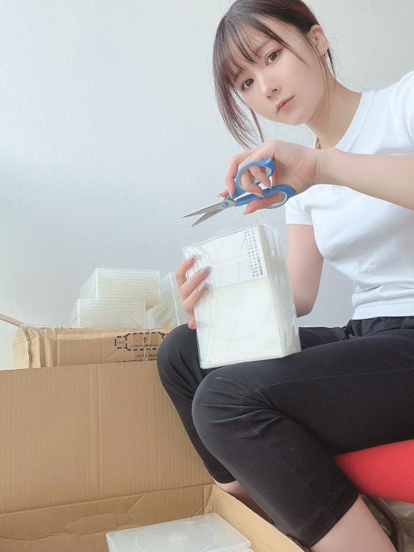    けん研(Kenken) Fantia 2022.8 写真集：知性眼镜娘、和风私房、泳池比基尼湿身诱惑第32张图片