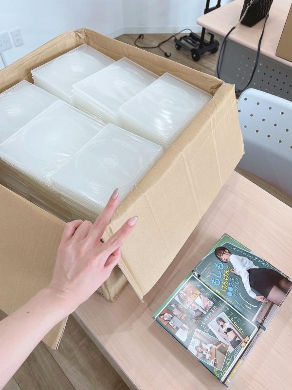    けん研(Kenken) Fantia 2022.8 写真集：知性眼镜娘、和风私房、泳池比基尼湿身诱惑第33张图片