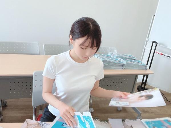    けん研(Kenken) Fantia 2022.8 写真集：知性眼镜娘、和风私房、泳池比基尼湿身诱惑第35张图片