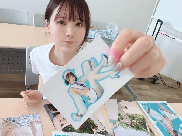    けん研(Kenken) Fantia 2022.8 写真集：知性眼镜娘、和风私房、泳池比基尼湿身诱惑第36张图片