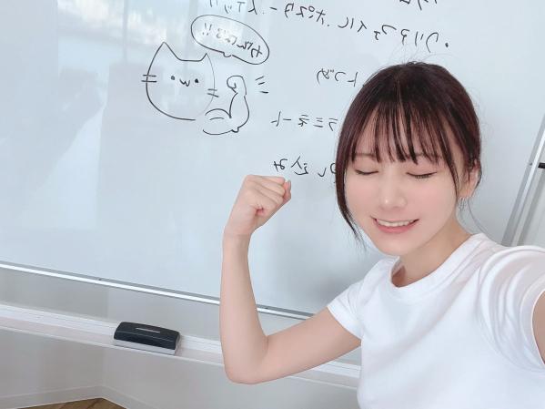    けん研(Kenken) Fantia 2022.8 写真集：知性眼镜娘、和风私房、泳池比基尼湿身诱惑第38张图片