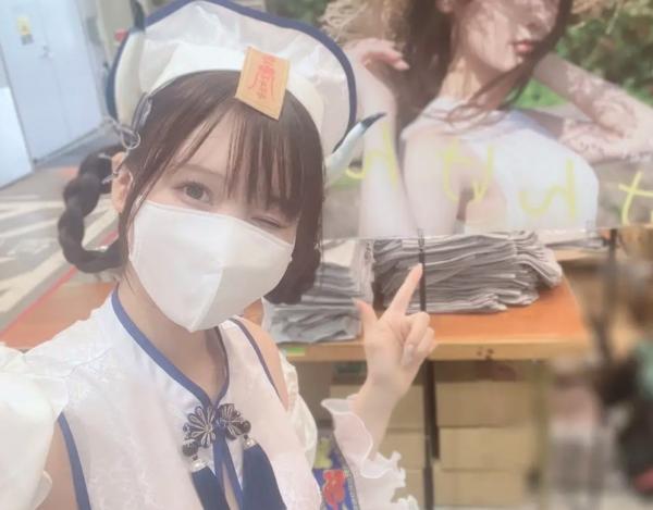    けん研(Kenken) Fantia 2022.8 写真集：知性眼镜娘、和风私房、泳池比基尼湿身诱惑第39张图片