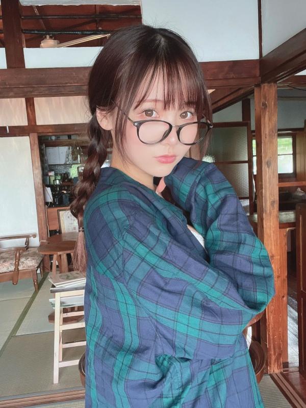   けん研(Kenken) Fantia 2022.8 写真集：知性眼镜娘、和风私房、泳池比基尼湿身诱惑第41张图片