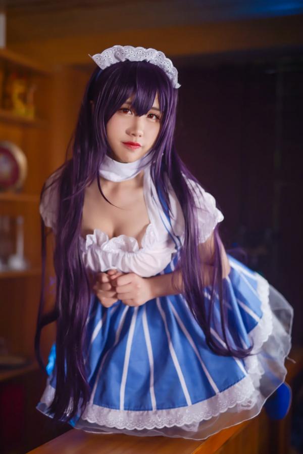    九曲Jean女仆霞之丘诗羽COS：精致酒吧酒廊背景下的迷人角色扮演，诱惑黑丝演绎二次元风情[35P]第10张图片