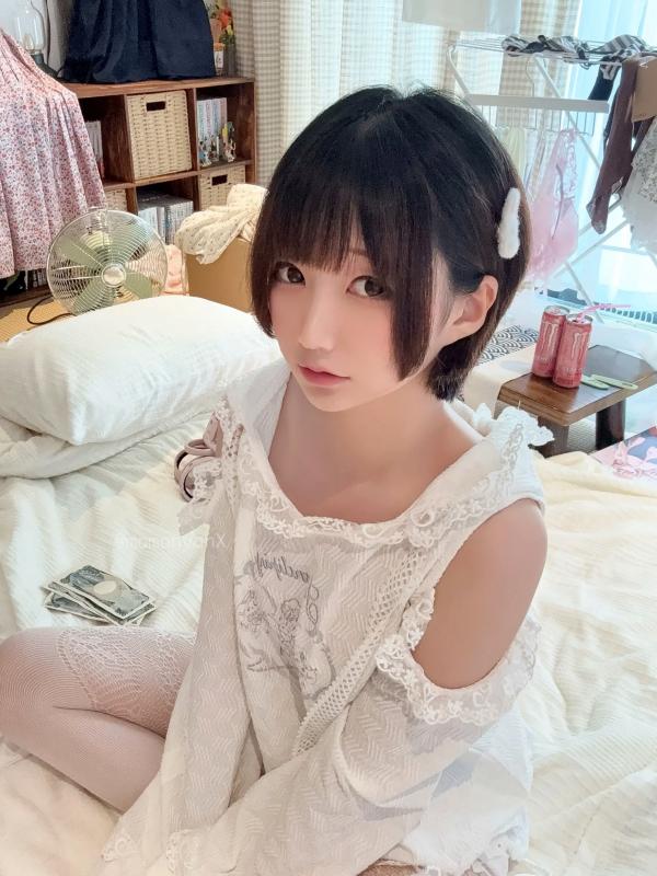    NAGISA魔物喵[fantia]秘密的时间，私房照精选，纯欲短发少女，白色蕾丝内衣配长筒袜的极致诱惑[61P]第1张图片