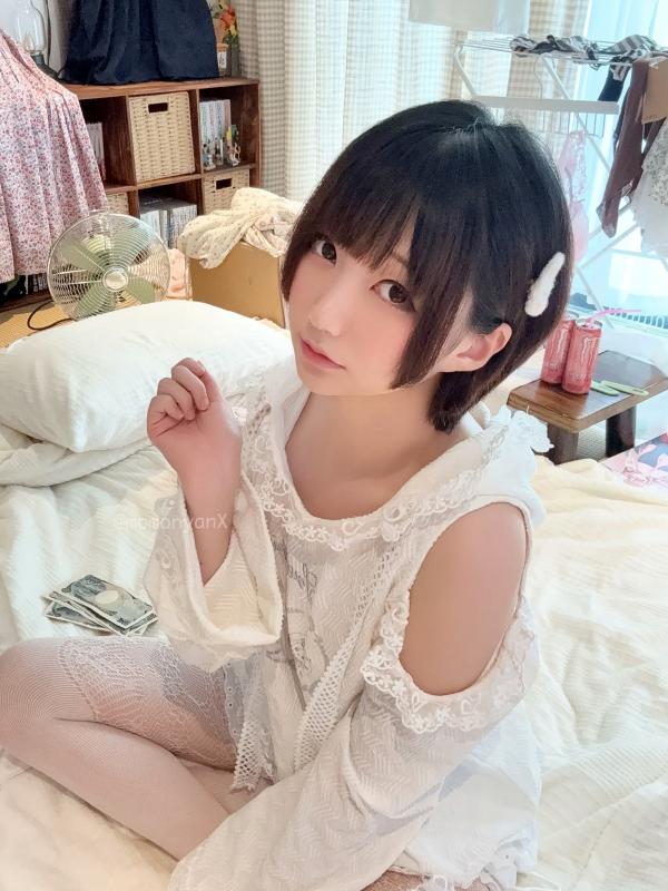   NAGISA魔物喵[fantia]秘密的时间，私房照精选，纯欲短发少女，白色蕾丝内衣配长筒袜的极致诱惑[61P]第2张图片