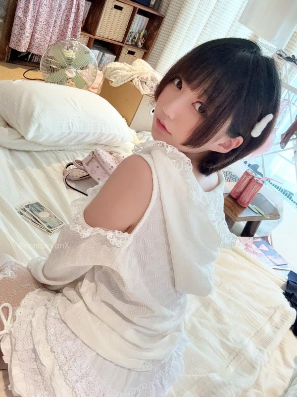    NAGISA魔物喵[fantia]秘密的时间，私房照精选，纯欲短发少女，白色蕾丝内衣配长筒袜的极致诱惑[61P]第9张图片