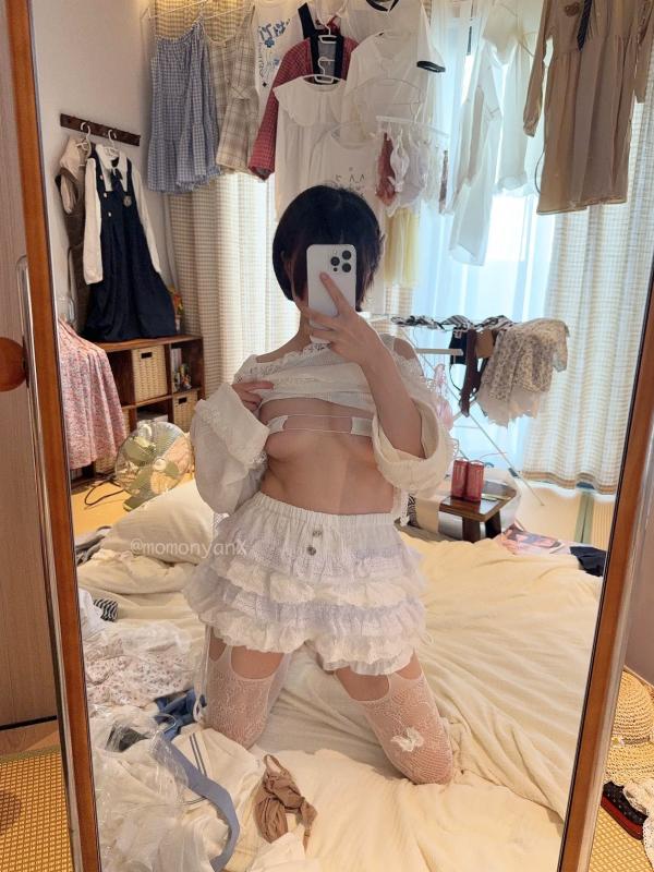    NAGISA魔物喵[fantia]秘密的时间，私房照精选，纯欲短发少女，白色蕾丝内衣配长筒袜的极致诱惑[61P]第44张图片