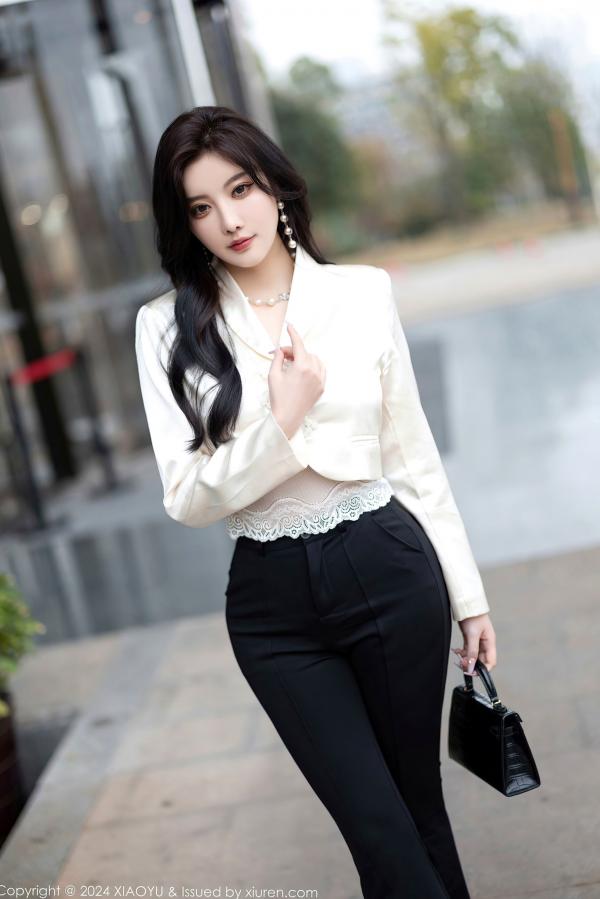 杨晨晨 杨晨晨Yome  XiaoYu语画界-杨晨晨Yome-OL制服诱惑与性感内衣私房-极致黑丝美腿高端旅拍-大尺度无圣光写真第3张图片