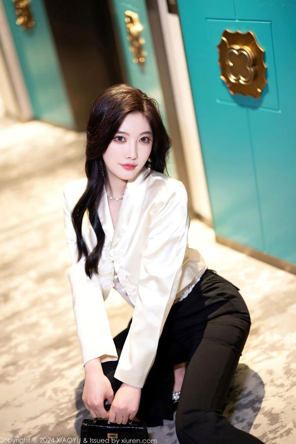 杨晨晨 杨晨晨Yome  XiaoYu语画界-杨晨晨Yome-OL制服诱惑与性感内衣私房-极致黑丝美腿高端旅拍-大尺度无圣光写真第19张图片