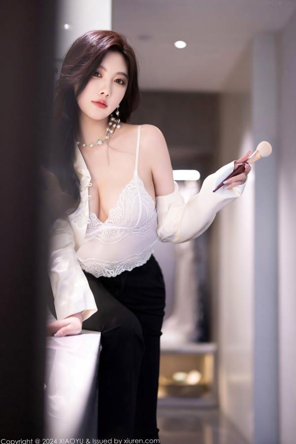 杨晨晨 杨晨晨Yome  XiaoYu语画界-杨晨晨Yome-OL制服诱惑与性感内衣私房-极致黑丝美腿高端旅拍-大尺度无圣光写真第26张图片