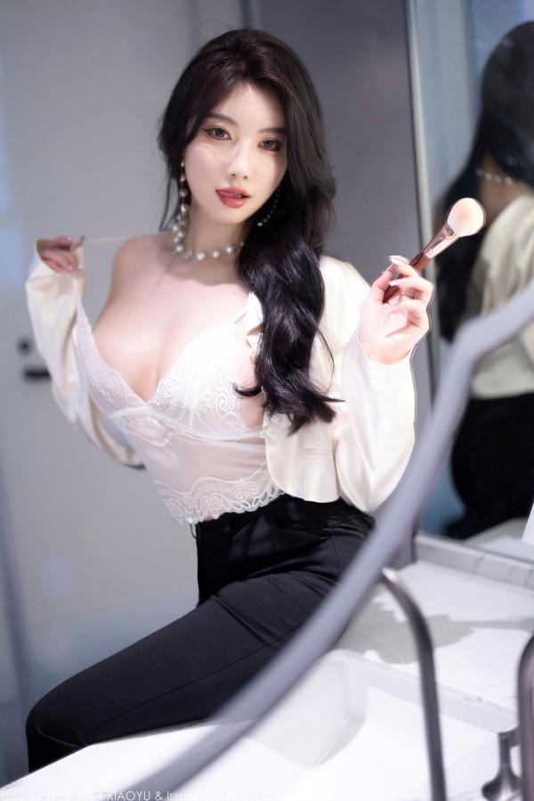 杨晨晨 杨晨晨Yome  XiaoYu语画界-杨晨晨Yome-OL制服诱惑与性感内衣私房-极致黑丝美腿高端旅拍-大尺度无圣光写真第30张图片
